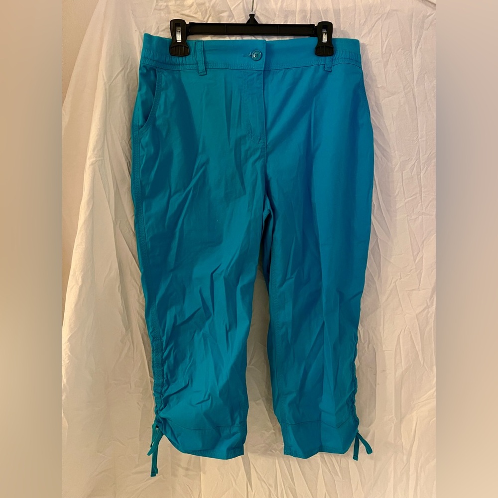 Chico’s capri pants size 1 (size 8) in a spring blue color NWT
